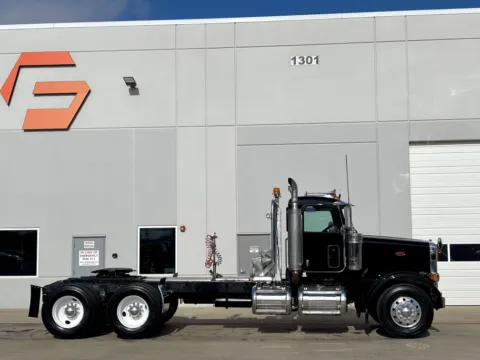 Another view of 2007 PETERBILT 378 for sale in Hutchins, TX at Forge Truck Centers - Texas
