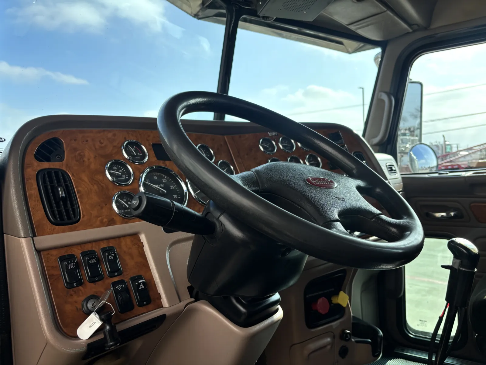 2007 Peterbilt - image 15