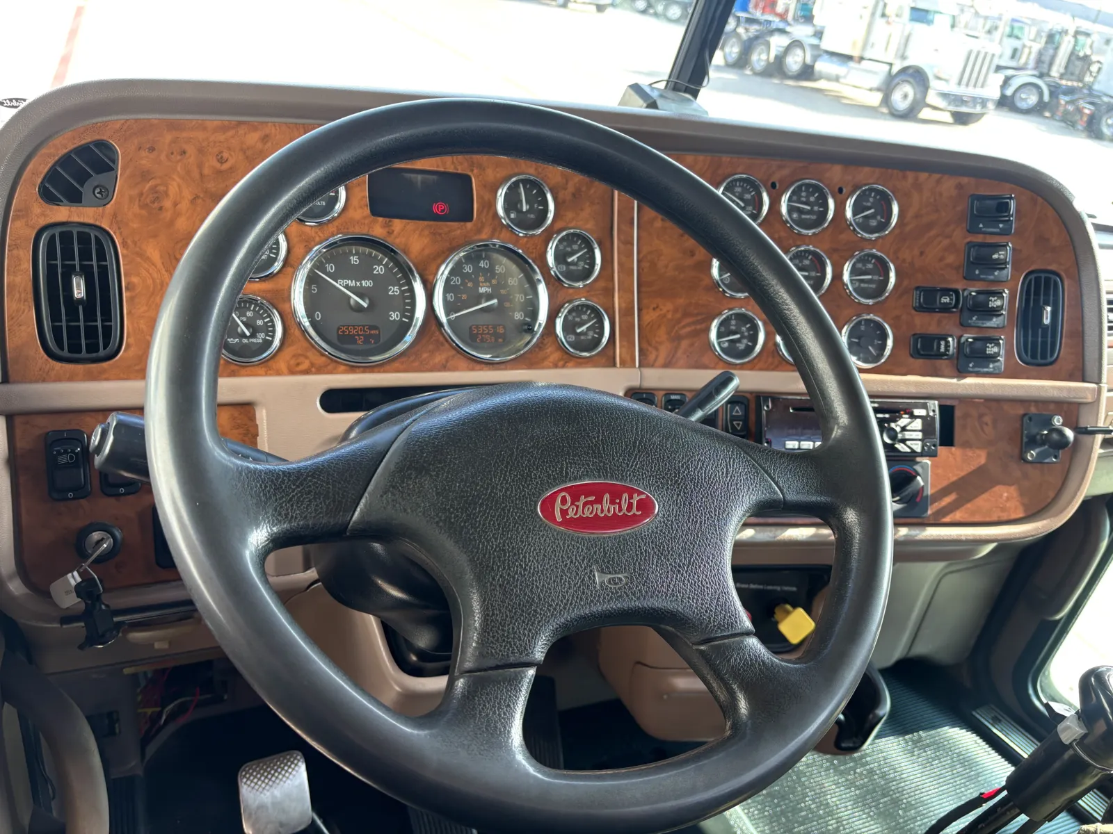 2007 Peterbilt - image 16