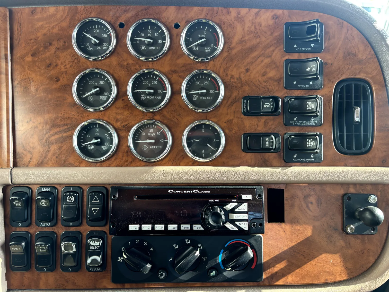 2007 Peterbilt - image 18