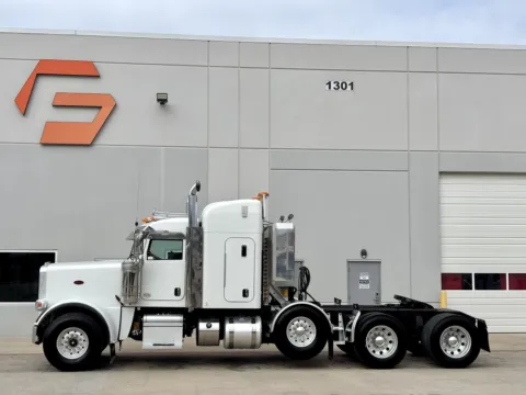 More photos of 2018 PETERBILT 389 at Forge Truck Centers - Texas, TX