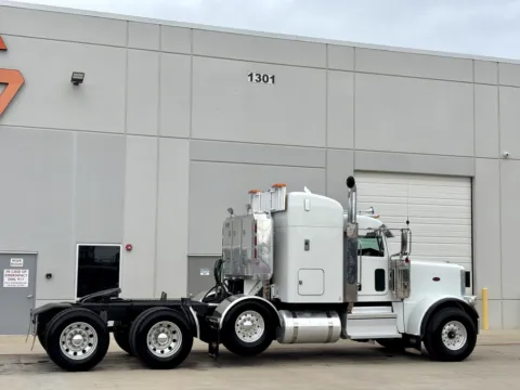 More photos of 2018 PETERBILT 389 at Forge Truck Centers - Texas, TX