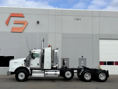 More photos of 2015 KENWORTH T800 at Forge Truck Centers - Texas, TX