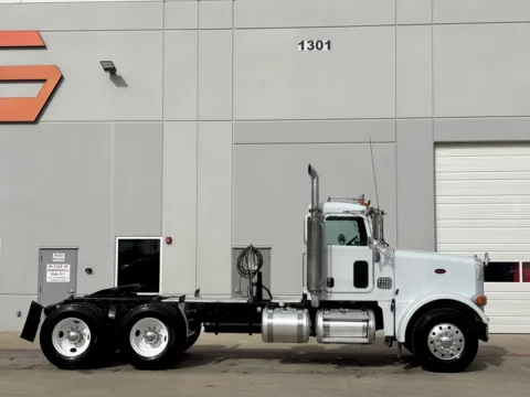 Another view of 2007 PETERBILT 378 for sale in Hutchins, TX at Forge Truck Centers - Texas