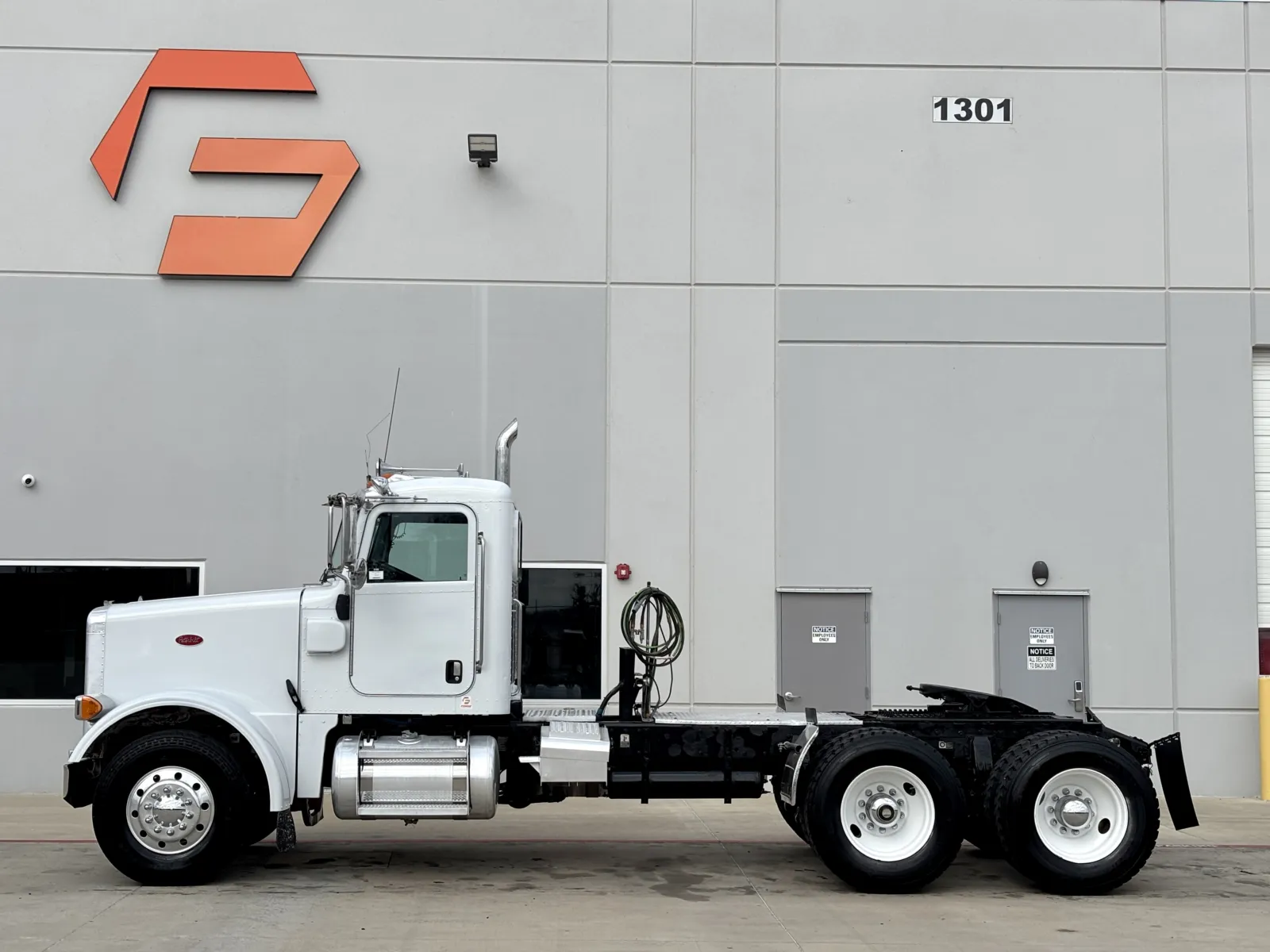 2007 Peterbilt - image 4