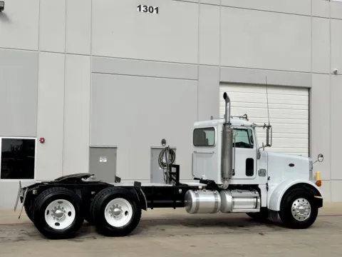 More photos of 2007 PETERBILT 378 at Forge Truck Centers - Texas, TX