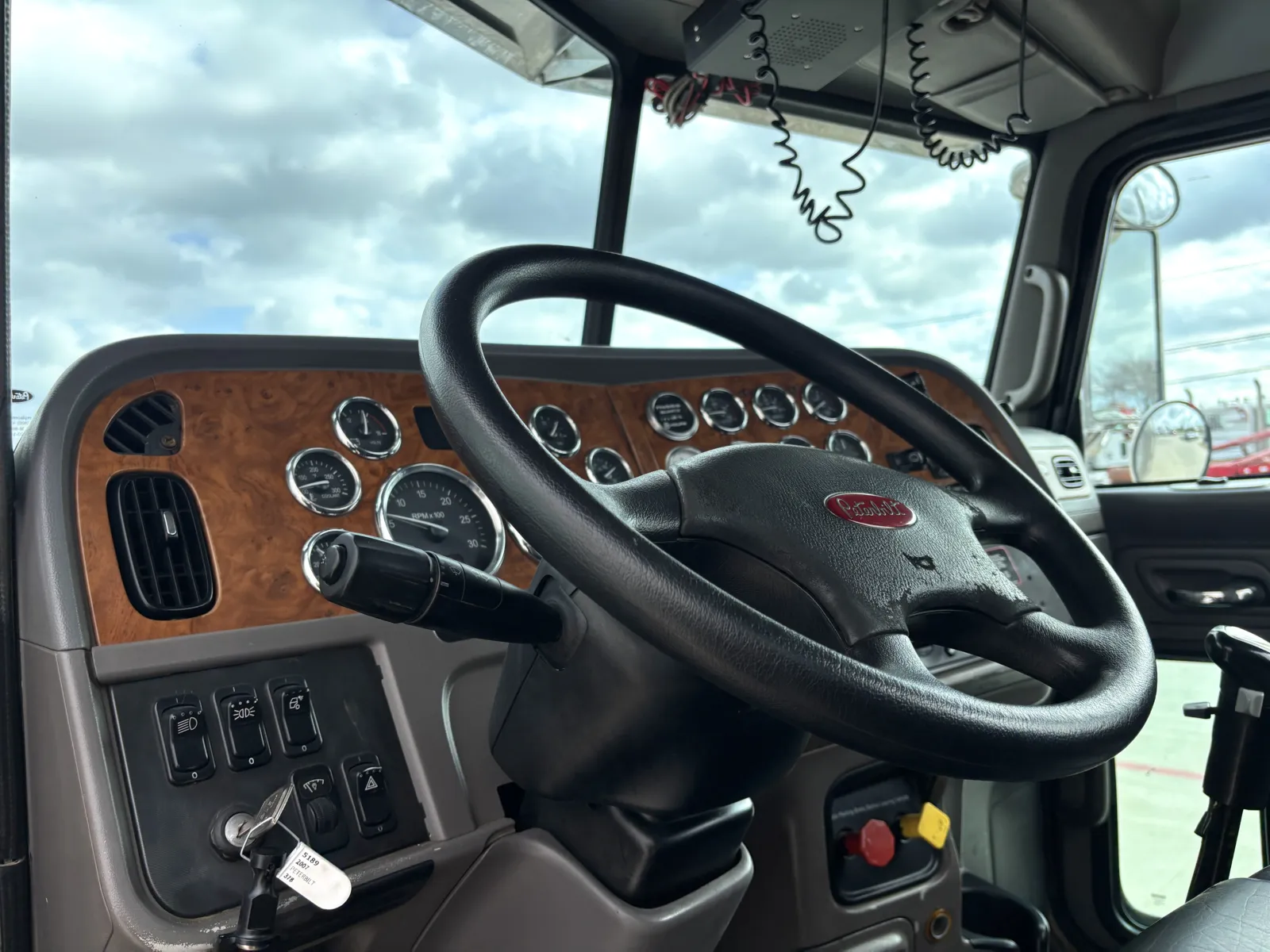 2007 Peterbilt - image 15
