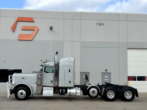 More photos of 2019 PETERBILT 389 at Forge Truck Centers - Texas, TX