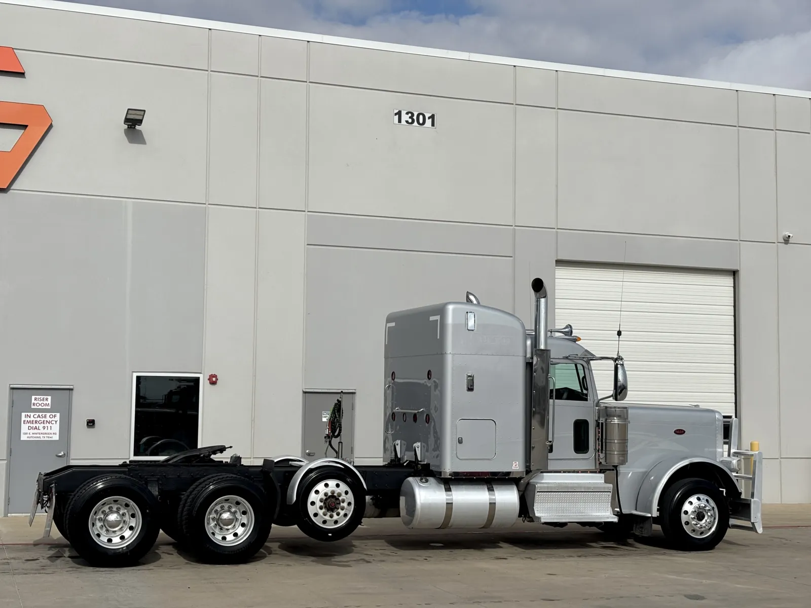 2019 Peterbilt 389 - image 5