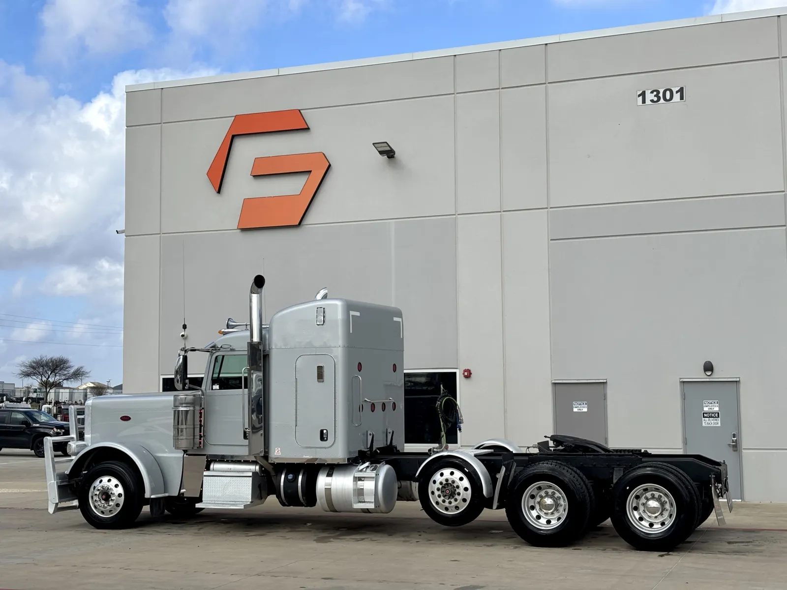 2019 Peterbilt 389 - image 6