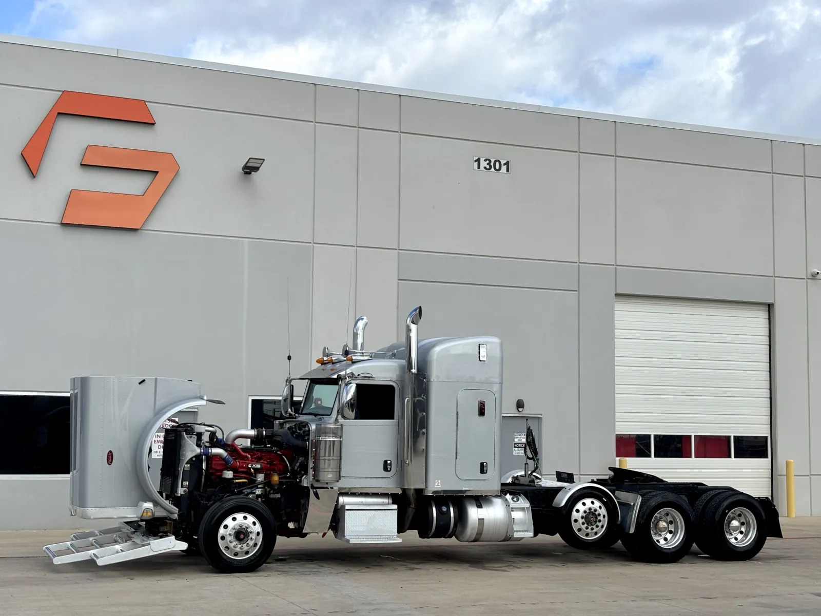 2019 Peterbilt 389 - image 10