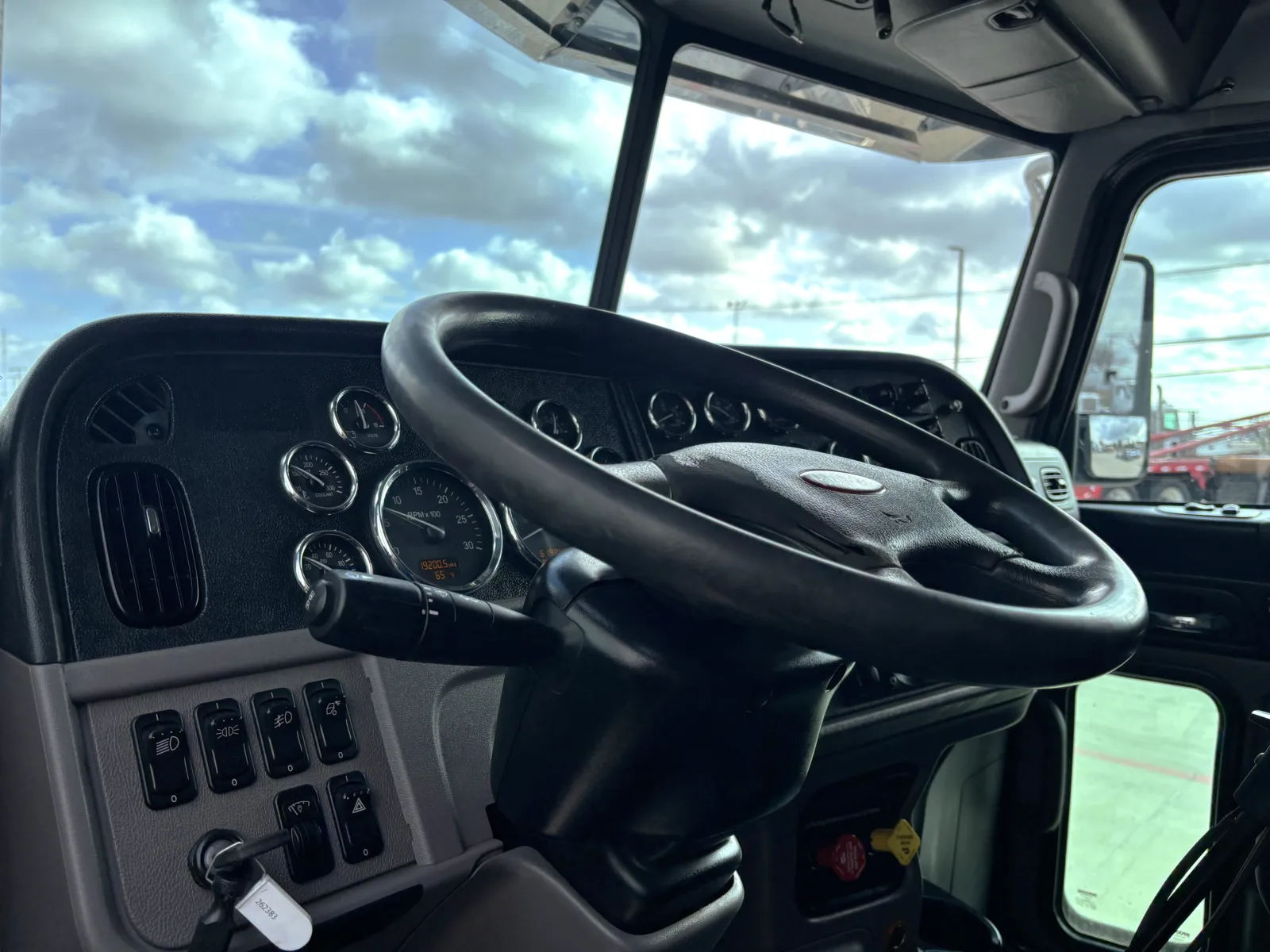 2019 Peterbilt 389 - image 15
