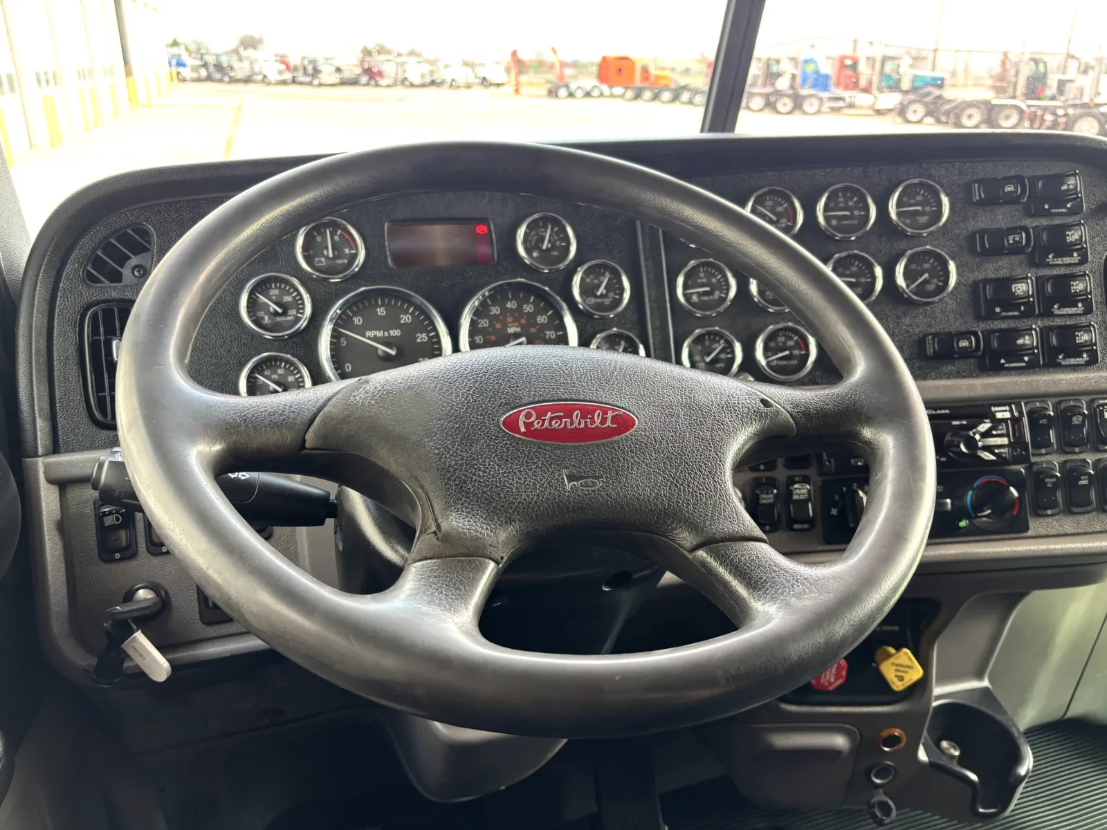 2019 Peterbilt 389 - image 16