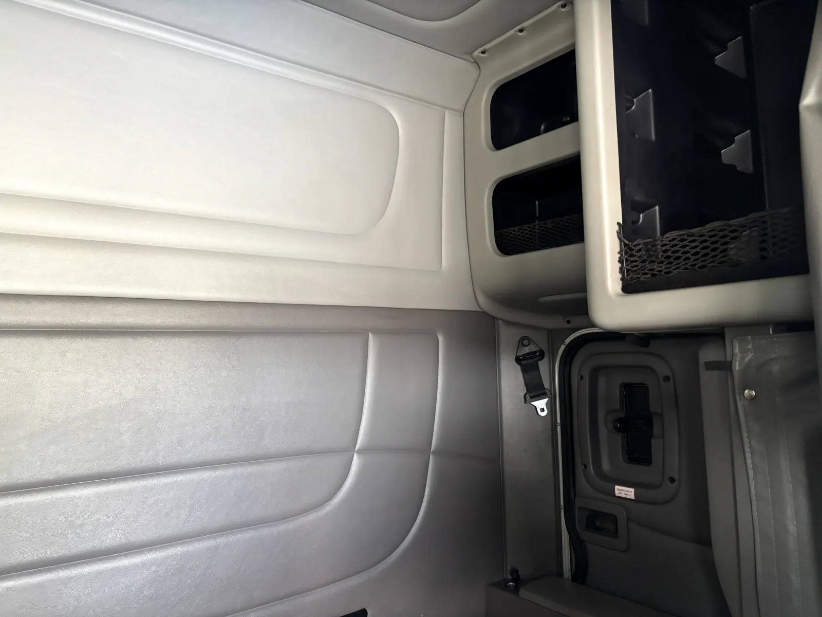 2019 Peterbilt 389 - image 24