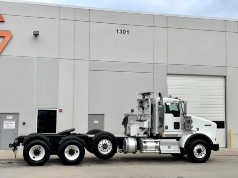 More photos of 2017 KENWORTH T800 at Forge Truck Centers - Texas, TX