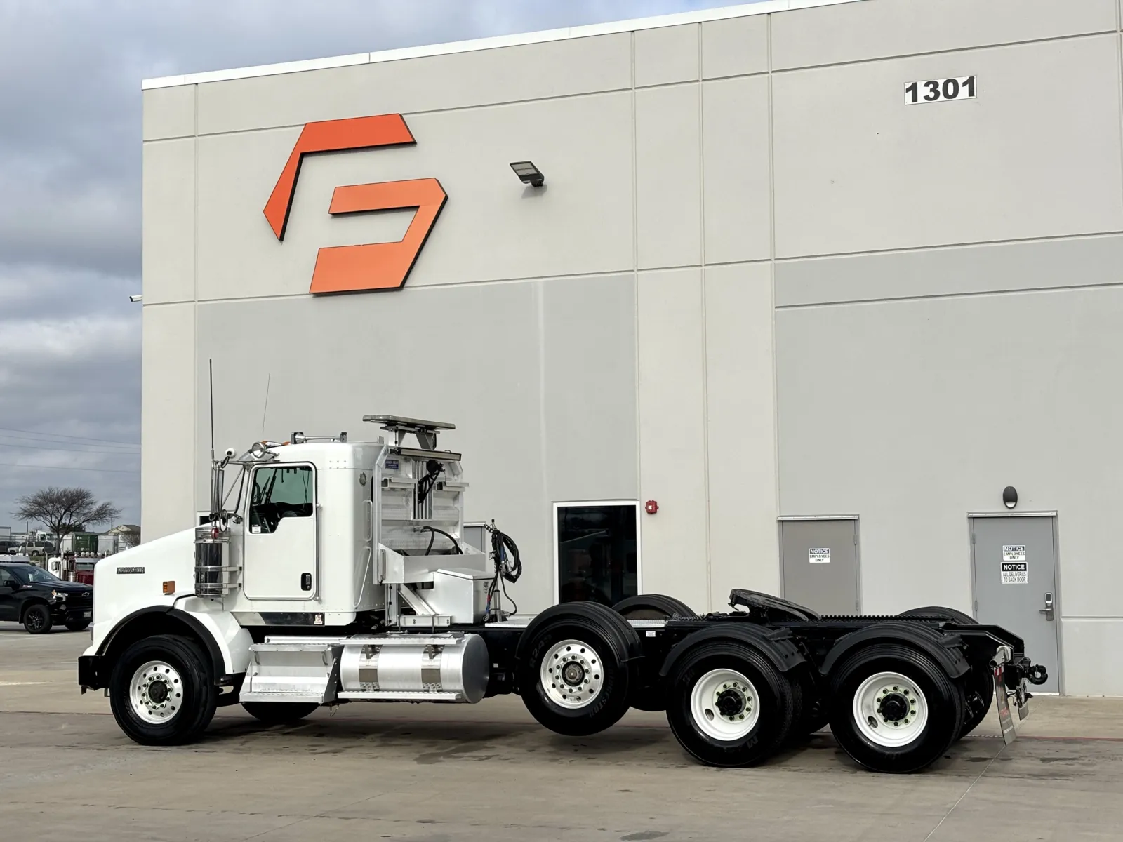 2017 Kenworth T800 - image 6