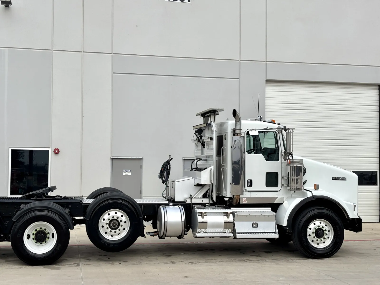2017 Kenworth T800 - image 7