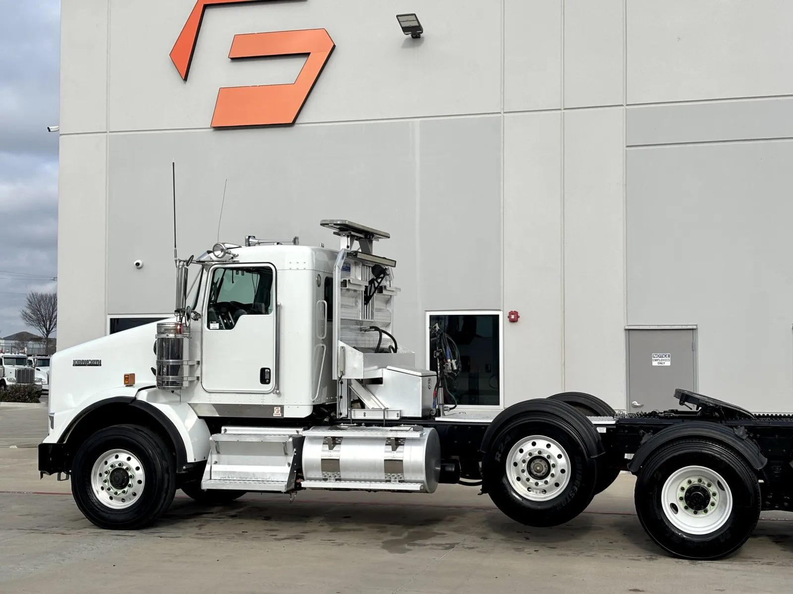 2017 Kenworth T800 - image 8