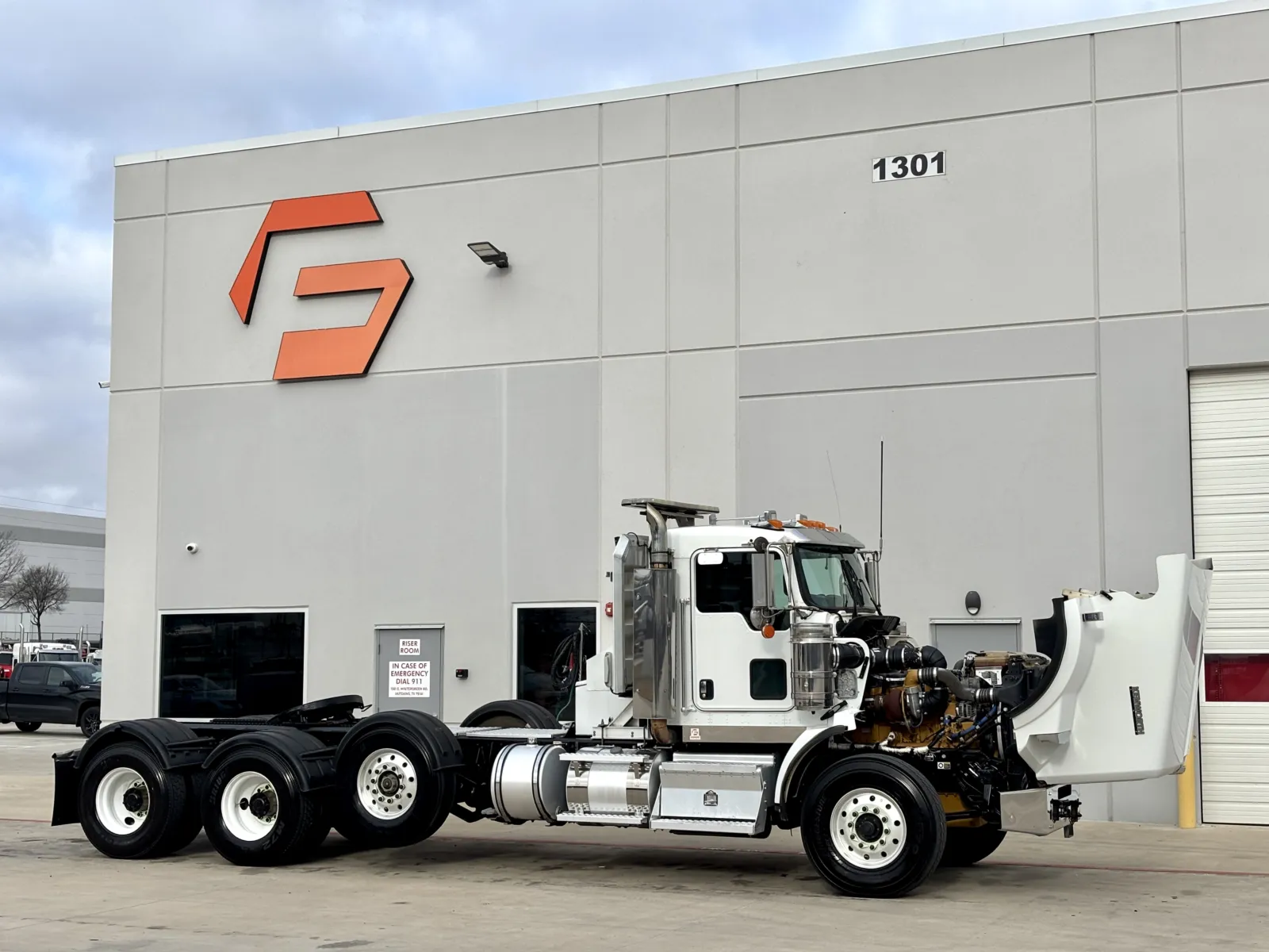 2017 Kenworth T800 - image 9