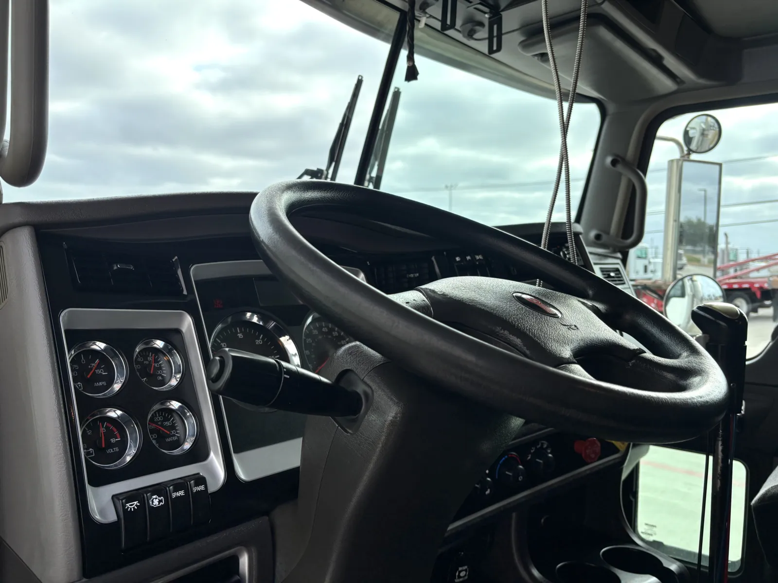 2017 Kenworth T800 - image 15
