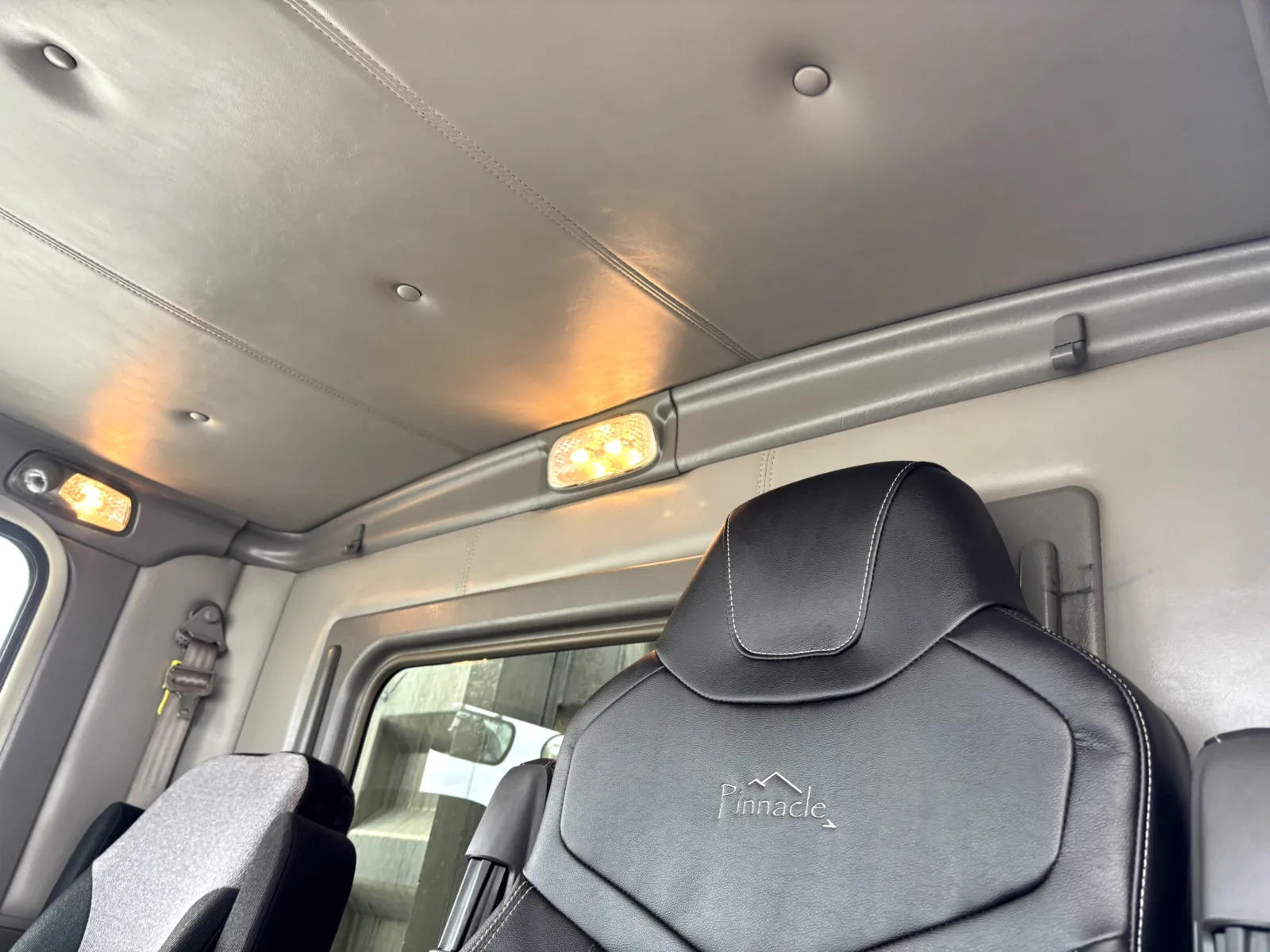 2017 Kenworth T800 - image 20