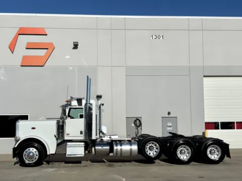 More photos of 2020 PETERBILT 389 at Forge Truck Centers - Texas, TX