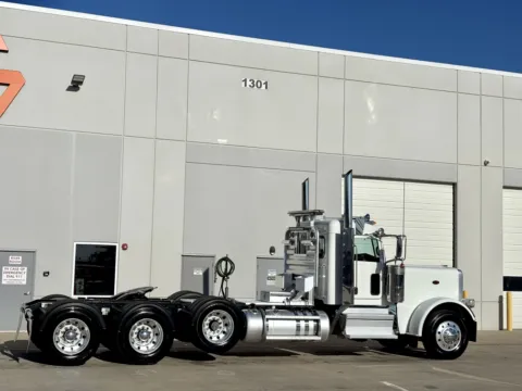 More photos of 2020 PETERBILT 389 at Forge Truck Centers - Texas, TX