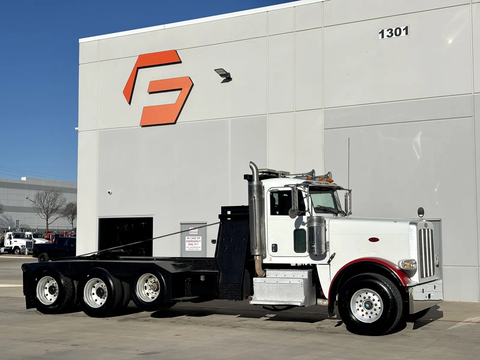 2012 PETERBILT 388 for sale in Hutchins, TX