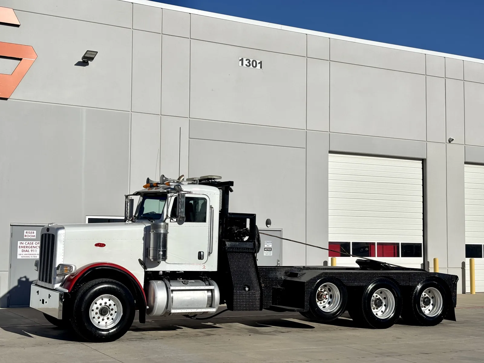 2012 Peterbilt - image 2
