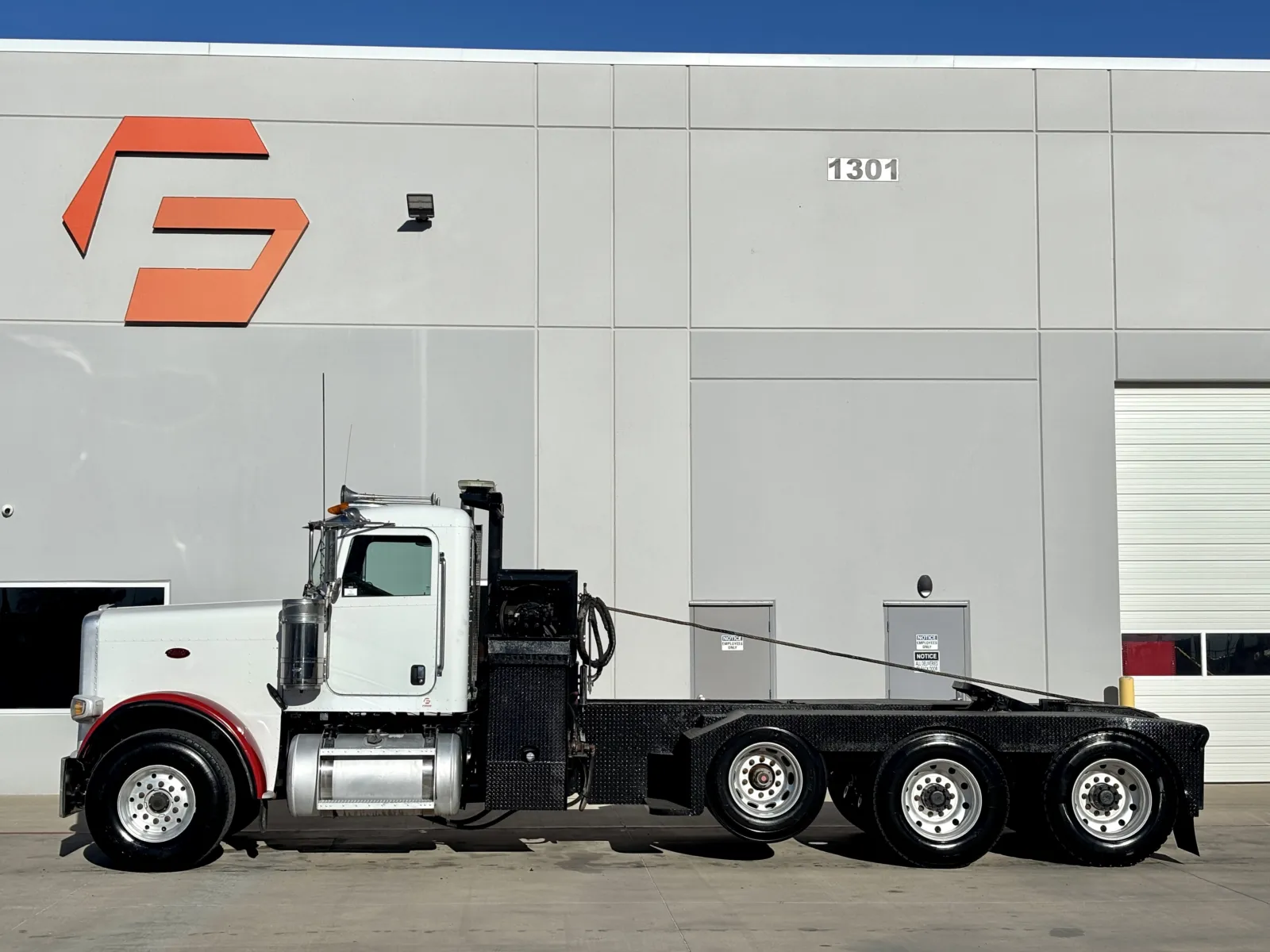 2012 Peterbilt - image 4