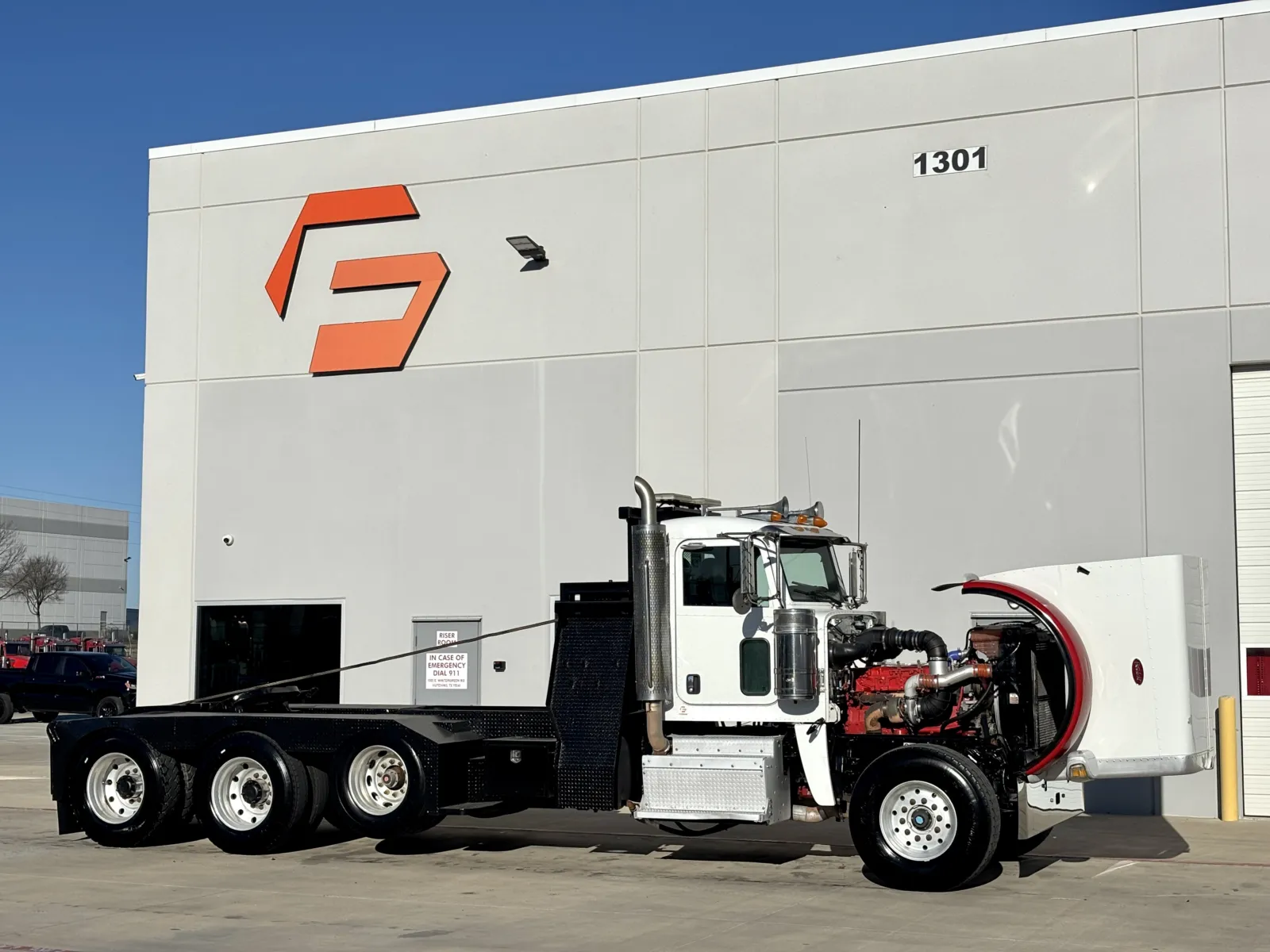 2012 Peterbilt - image 9