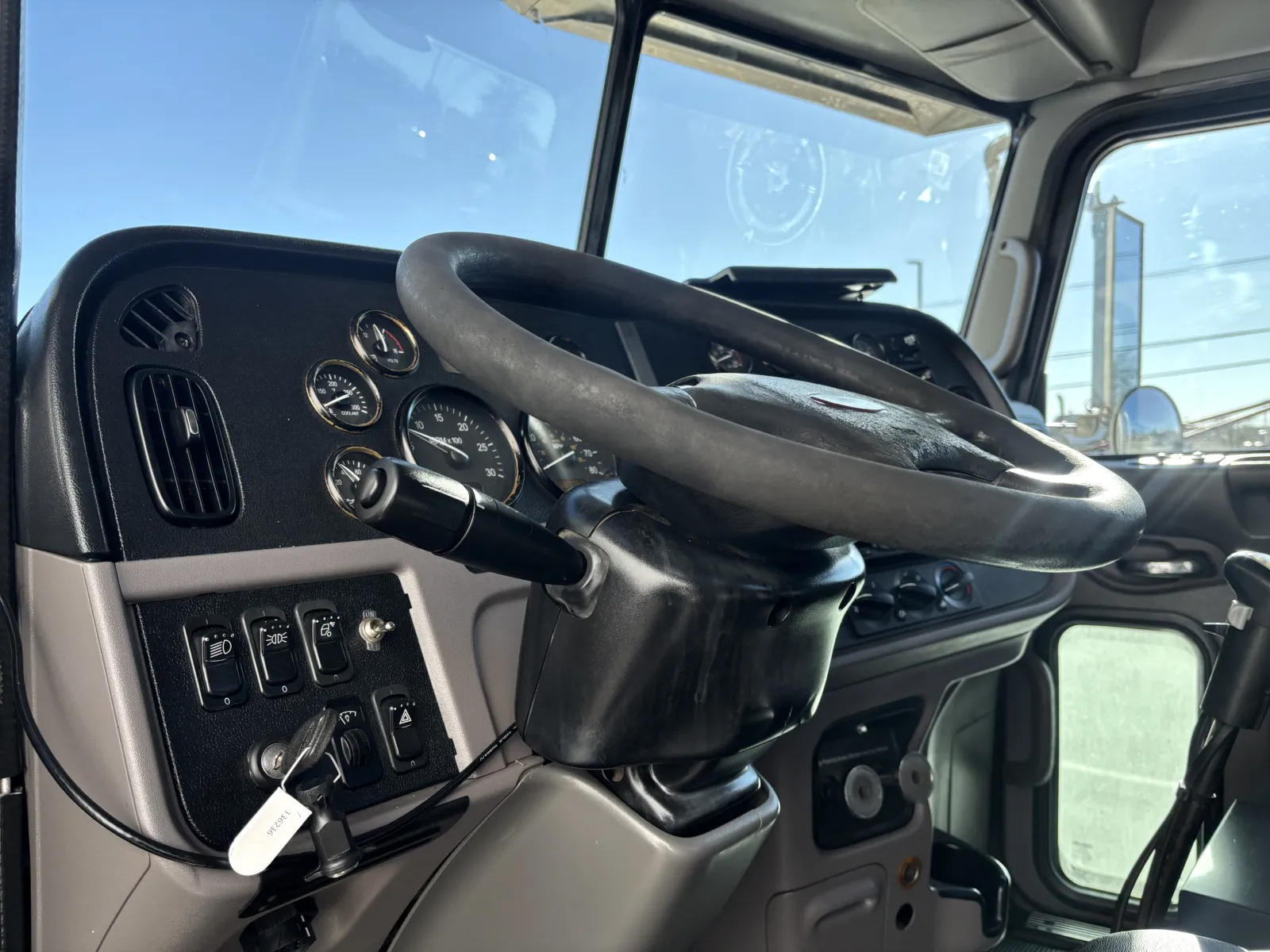 2012 Peterbilt - image 15