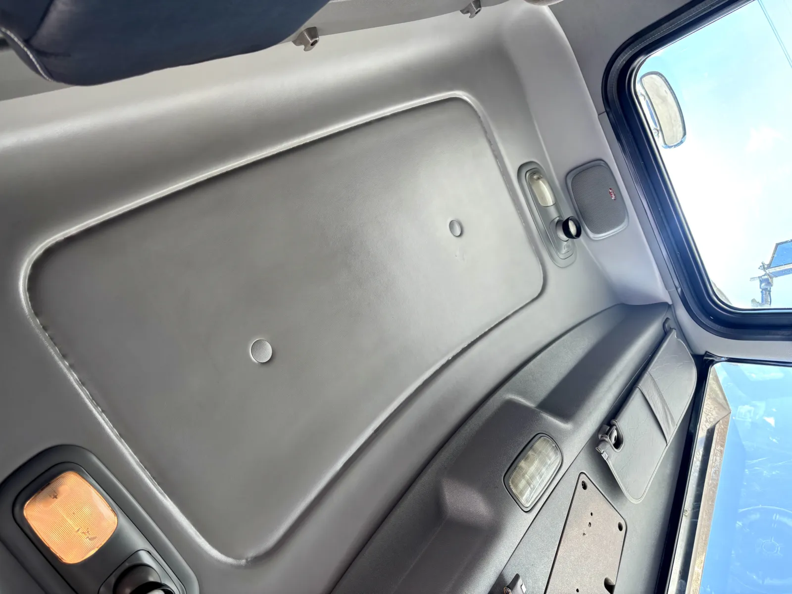 2012 Peterbilt - image 21