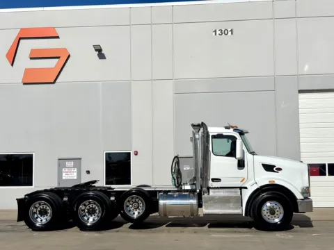 Another view of 2015 PETERBILT 567 for sale in Hutchins, TX at Forge Truck Centers - Texas