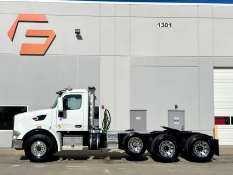 More photos of 2015 PETERBILT 567 at Forge Truck Centers - Texas, TX