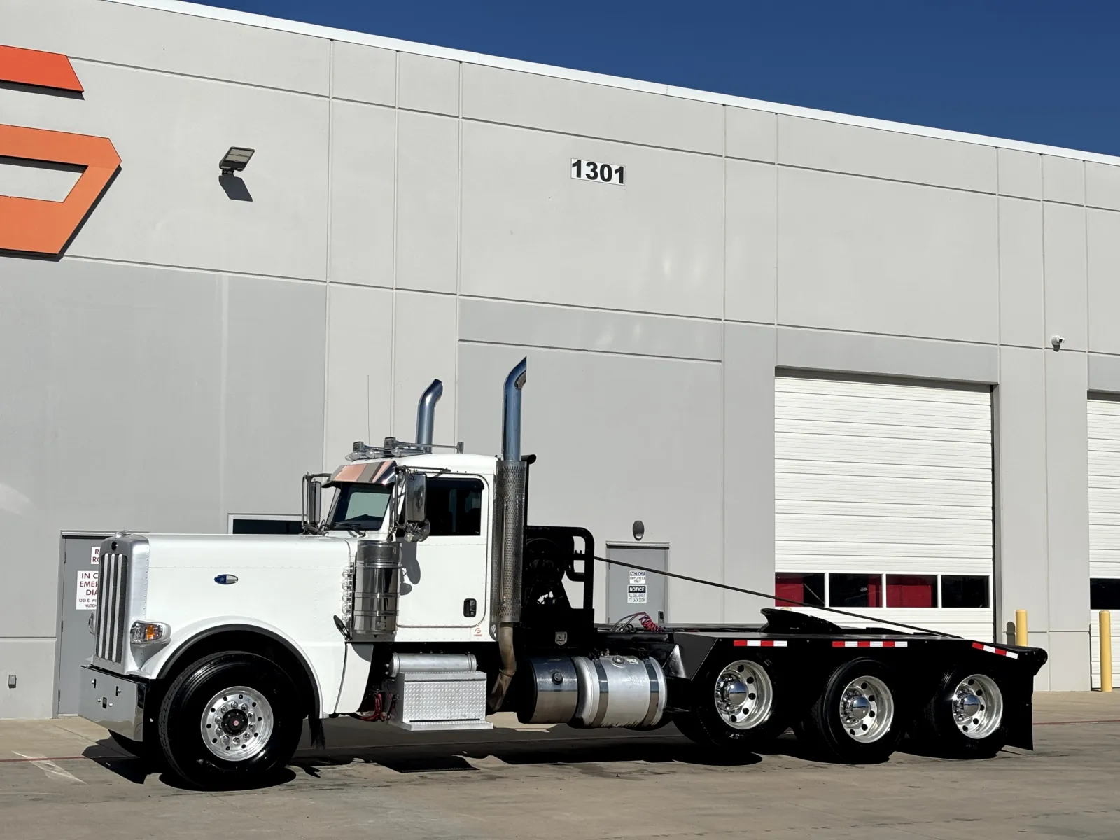 2019 Peterbilt 389 - image 2