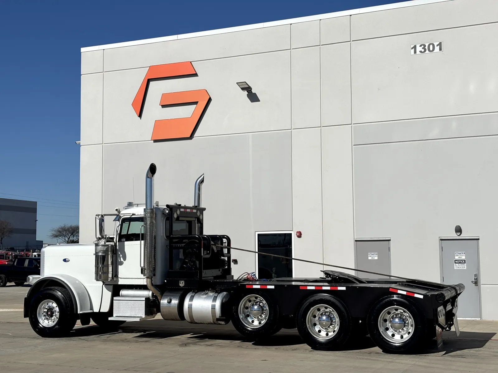 2019 Peterbilt 389 - image 6