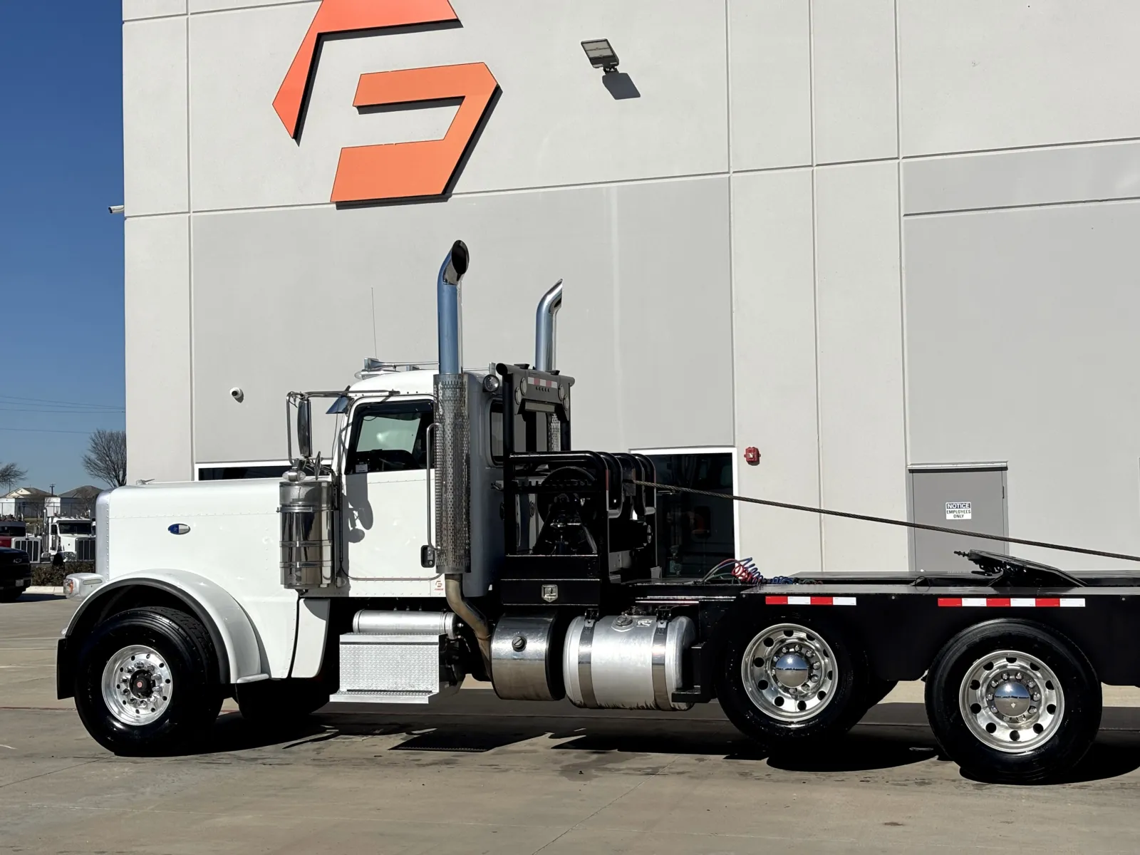 2019 Peterbilt 389 - image 8