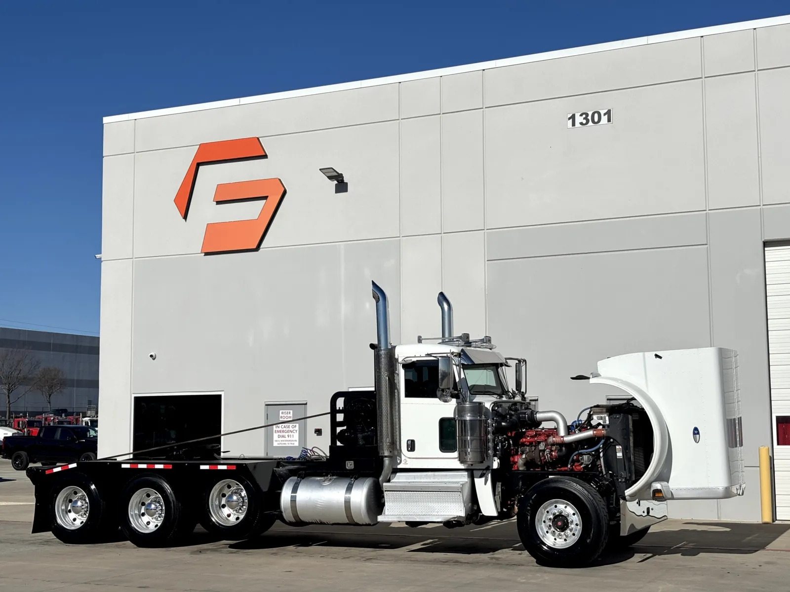 2019 Peterbilt 389 - image 9