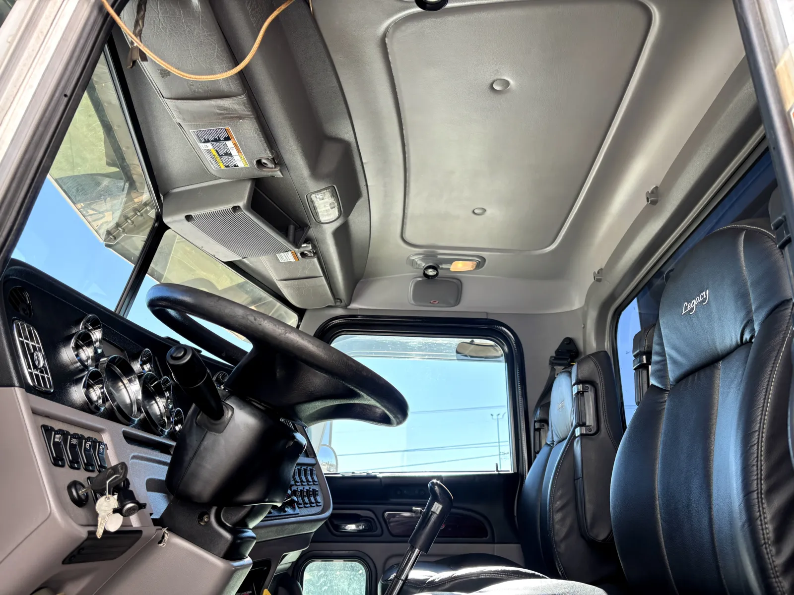 2019 Peterbilt 389 - image 14