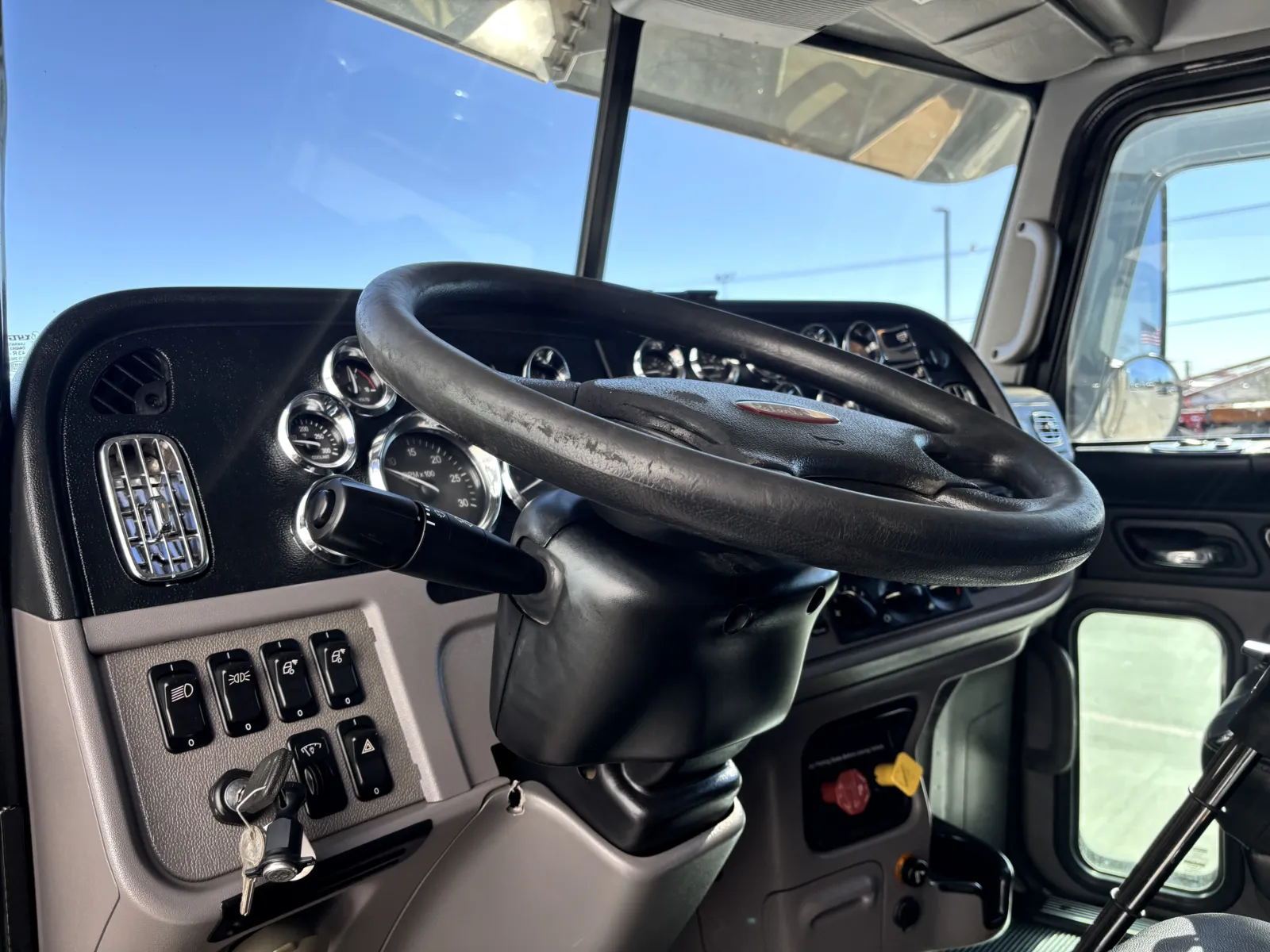 2019 Peterbilt 389 - image 15