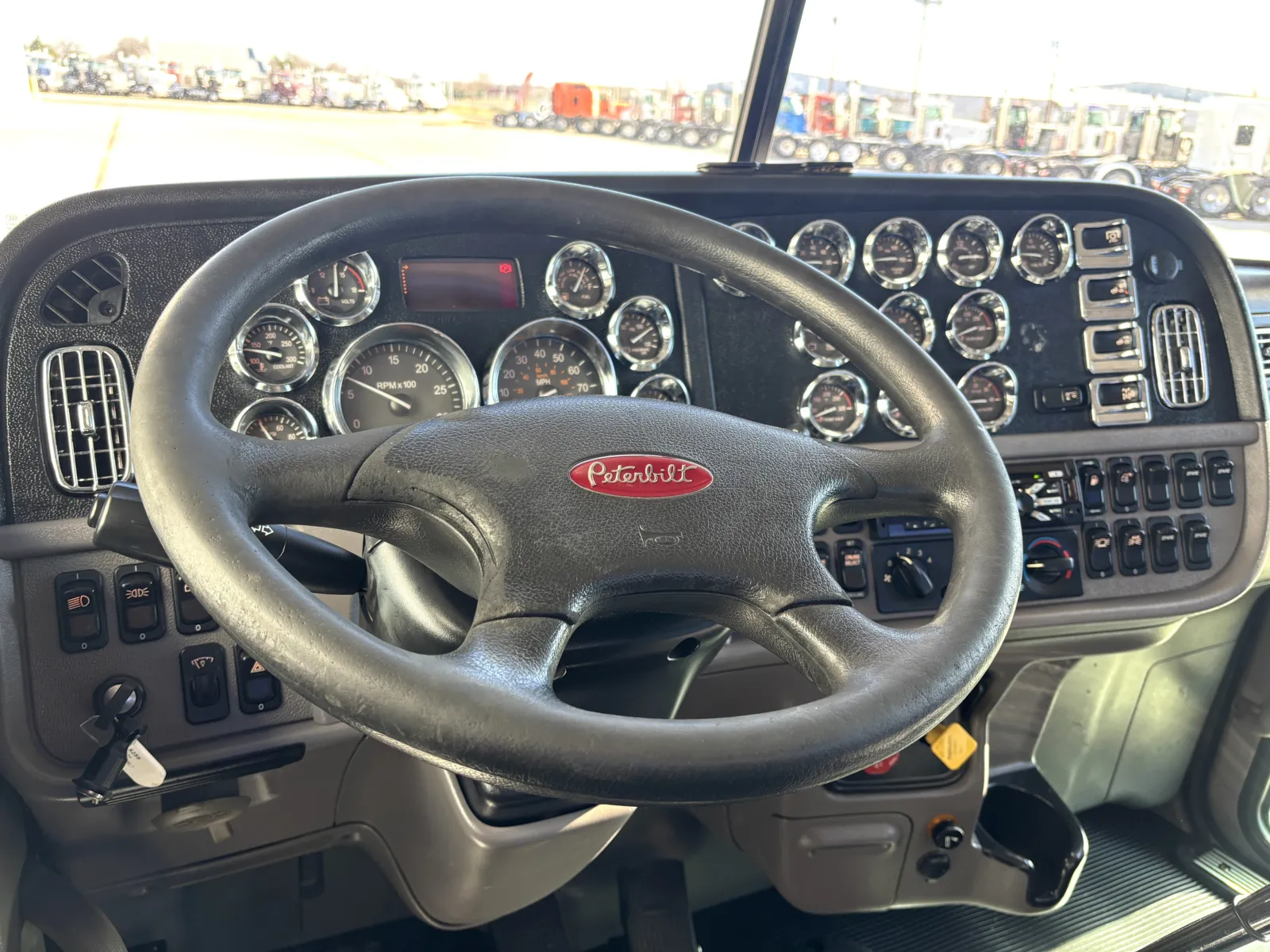 2019 Peterbilt 389 - image 16