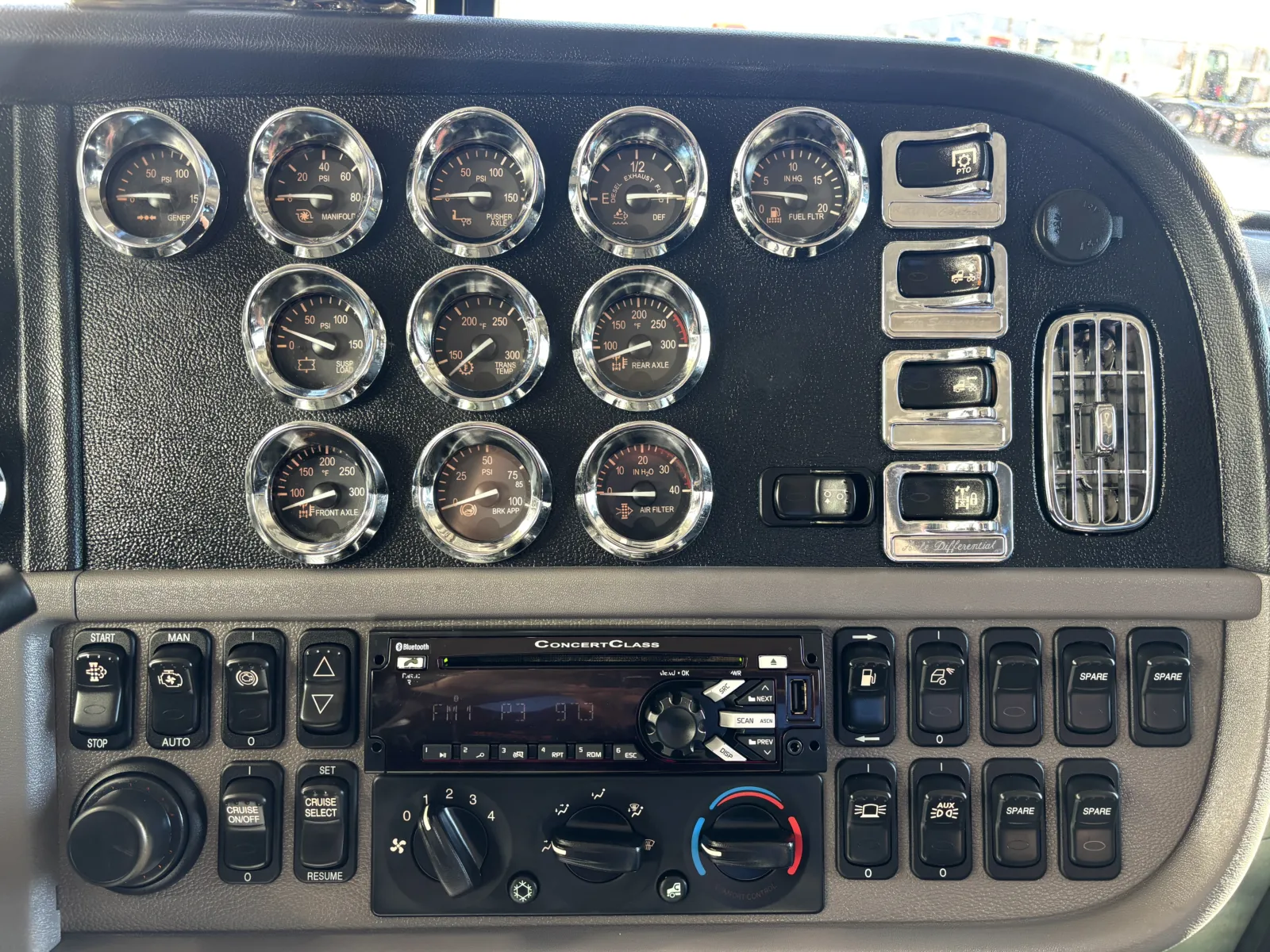 2019 Peterbilt 389 - image 17