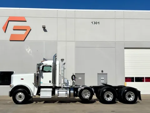 More photos of 2018 PETERBILT 389 at Forge Truck Centers - Texas, TX