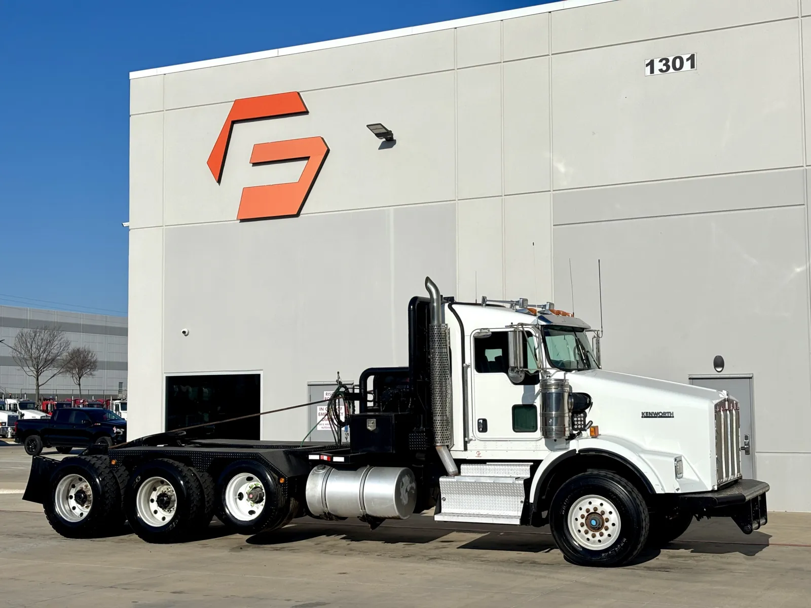 2012 KENWORTH T800 for sale in Hutchins, TX