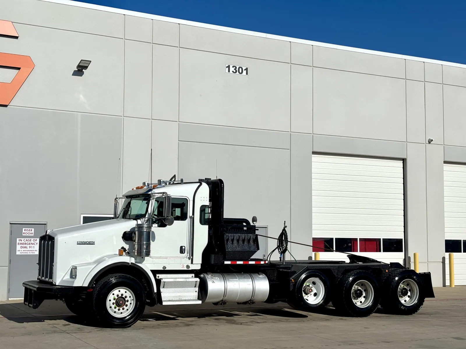 2012 Kenworth T800 - image 2