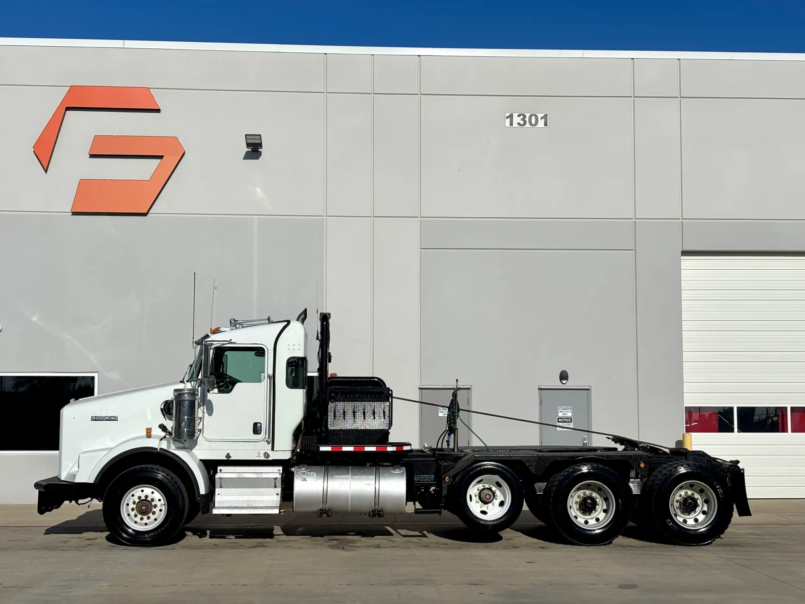 2012 Kenworth T800 - image 4