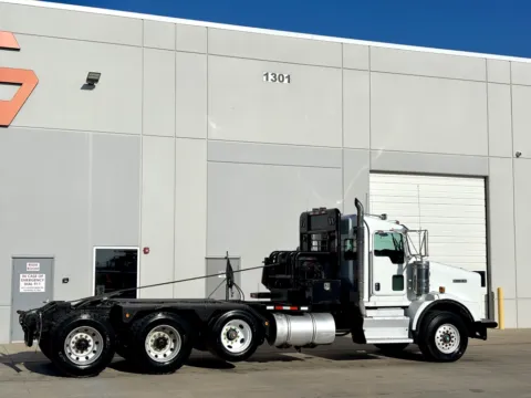 More photos of 2012 KENWORTH T800 at Forge Truck Centers - Texas, TX