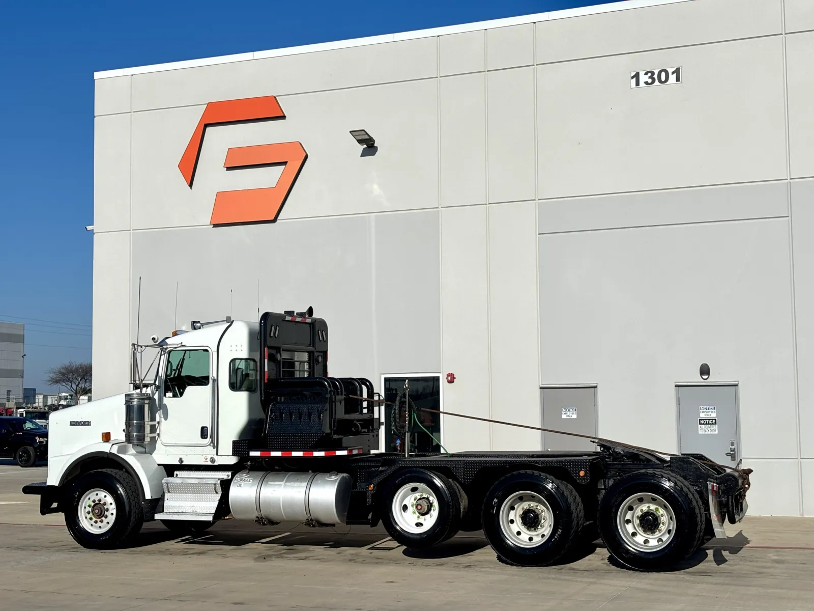 2012 Kenworth T800 - image 6