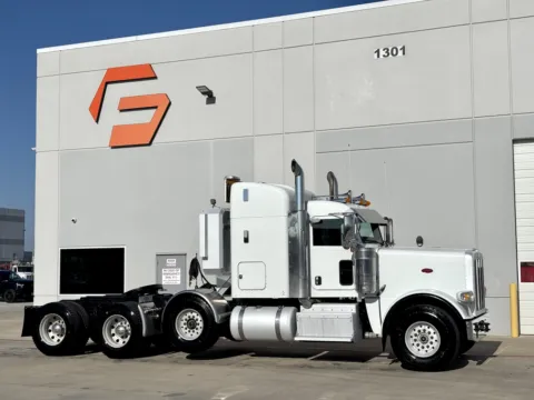 2017 PETERBILT 389 for sale in Hutchins, TX